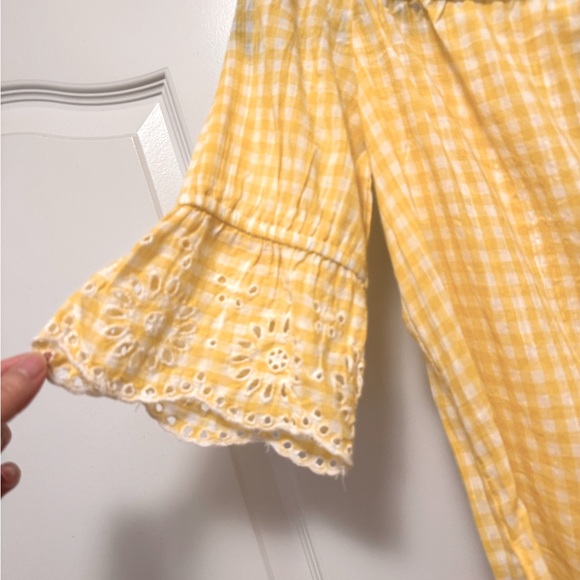 BNWT Old Navy gingham print top with embroidered bell sleeves - Size XS - Picture 3 of 4